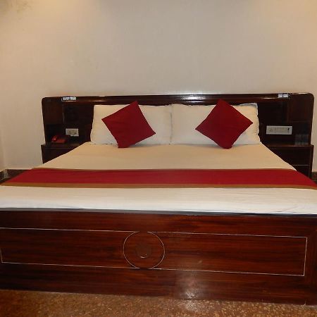 White House Tourist Lodge New Delhi Exteriör bild