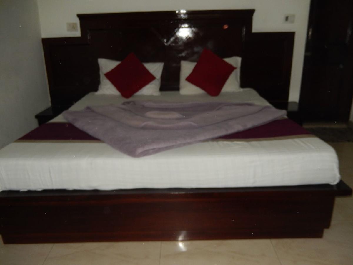 White House Tourist Lodge New Delhi Exteriör bild